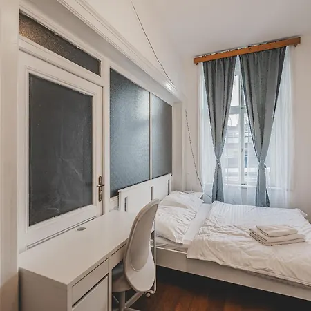 Private Room, Ac, W Kitchen 아파트 *