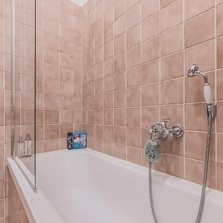 Private Room, Ac, W Kitchen 프라하