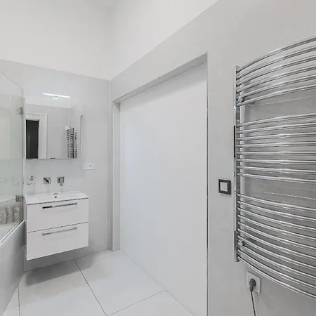 Private Room, Ac, W Kitchen 아파트 *
